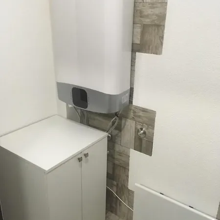 Krnjevic Jastrebac 度假居 Buci